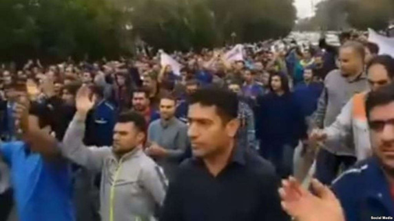 کارگران فولاد اهواز بار دیگر دست به تجمع اعتراضی زدند کارگران فولاد اهواز بار دیگر دست به تجمع اعتراضی زدند