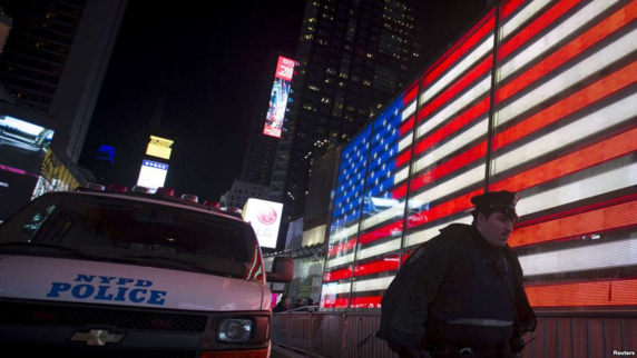 یک ایرانی در آمریکا به دلیل مشارکت در دور زدن تحریمهای ایران بازداشت شد ۰۱ فروردین ۱۳۹۷ یک ایرانی در آمریکا به دلیل مشارکت در دور زدن تحریمهای ایران بازداشت شد ۰۱ فروردین ۱۳۹۷