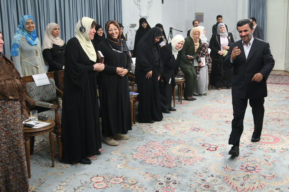 سفر جمعی از اخوان المسلمین مصری به ایران سفر جمعی از اخوان المسلمین مصری به ایران