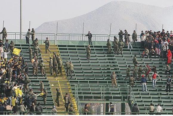 ضرب و شتم تماشاگران فوتبال در اصفهان و تبریز ضرب و شتم تماشاگران فوتبال در اصفهان و تبریز