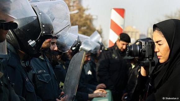 "افزایش کنترل دستگاههای اطلاعاتی بر رسانههای خارجی در ایران" "افزایش کنترل دستگاههای اطلاعاتی بر رسانههای خارجی در ایران"
