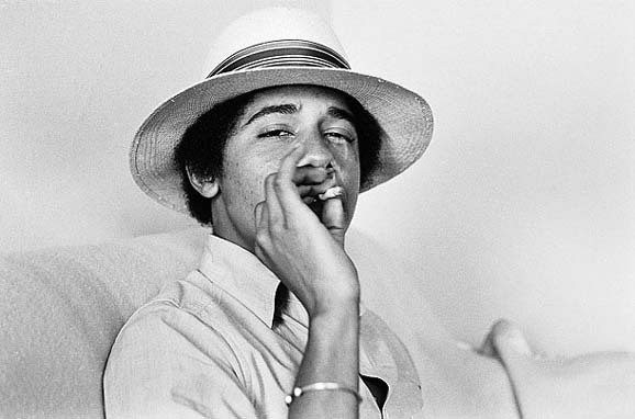 باراک اوباما رئیس جمهور امریکا در دوره دبیرستان ودانشگاه مواد مخدر مصرف می کرد