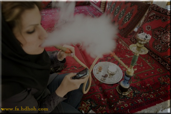 قلیان، زیر ابرو و تقلب: بر جوانان ایرانی چه می گذرد؟ قلیان، زیر ابرو و تقلب: بر جوانان ایرانی چه می گذرد؟