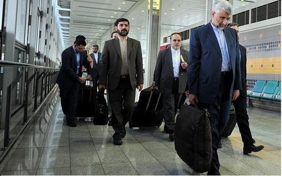 سعيد جليلی، دبير شورای عالی امنيت ملی ايران برای گفتوگوهای هستهای تهران و شش قدرت جهانی وارد مسکو شد. سعيد جليلی، دبير شورای عالی امنيت ملی ايران برای گفتوگوهای هستهای تهران و شش قدرت جهانی وارد مسکو شد.