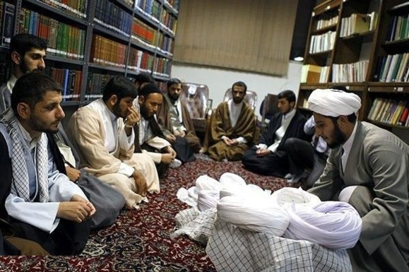 سپاه پاسداران انقلاب اسلامی ايران يک حوزه علميه در قم راهاندازی میکند. سپاه پاسداران انقلاب اسلامی ايران يک حوزه علميه در قم راهاندازی میکند.