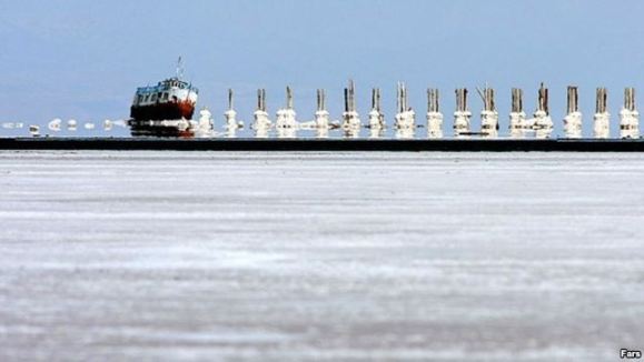 معاون حفاظت از محيط زيست: ۶۵ درصد از درياچه اروميه خشک شده است معاون حفاظت از محيط زيست: ۶۵ درصد از درياچه اروميه خشک شده است