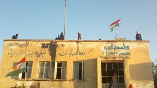 پرچم کردستان بر فراز ساختمان های دولتی در سوریه