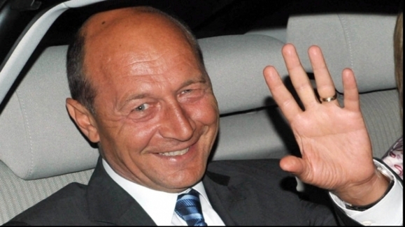 باسسکو رئیس جمهوری رومانی میماند باسسکو رئیس جمهوری رومانی میماند