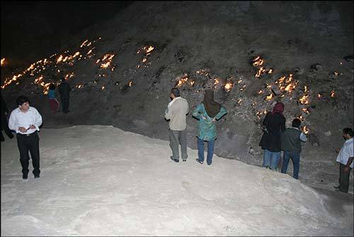 کوهی که همیشه می سوزد کوهی که همیشه می سوزد