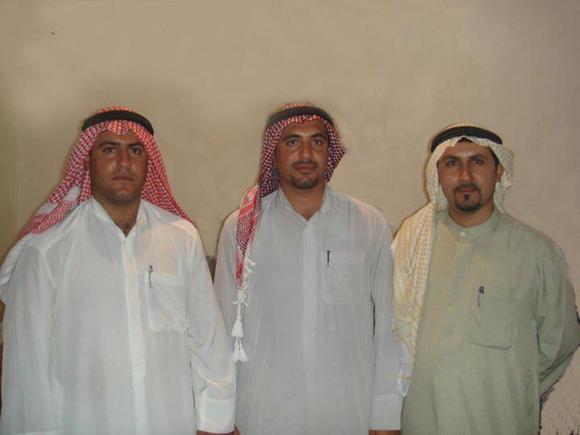 نفر وسط محمد علی عموری فعال فرهنگی اهوازی محکوم به اعدام نفر وسط محمد علی عموری فعال فرهنگی اهوازی محکوم به اعدام