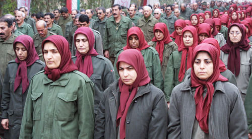 نيروهای ارتش عراق و مجاهدين خلق در اردوگاه اشرف با يکديگر درگير شدند نيروهای ارتش عراق و مجاهدين خلق در اردوگاه اشرف با يکديگر درگير شدند