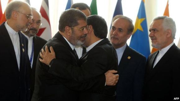 مصر: مرسی و احمدی‌نژاد درباره ارتقای روابط دوجانبه گفت‌وگو نکردند