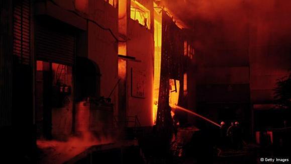 آتش‌سوزی پاکستان جان ۱۳۰ نفر را گرفت