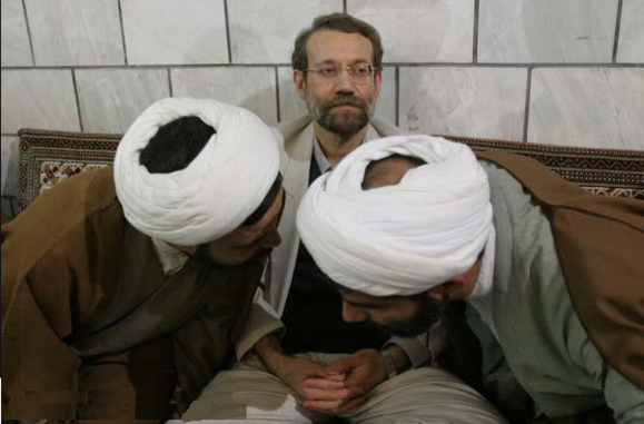 انتقاد شدید محمود احمدی نژاد از علی لاريجانی و نهادهای امنیتی انتقاد شدید محمود احمدی نژاد از علی لاريجانی و نهادهای امنیتی