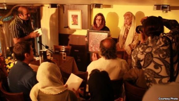 انتخاب امسال جایزه شعر نیما «یک نه» به جشنوارههای دولتی بود انتخاب امسال جایزه شعر نیما «یک نه» به جشنوارههای دولتی بود