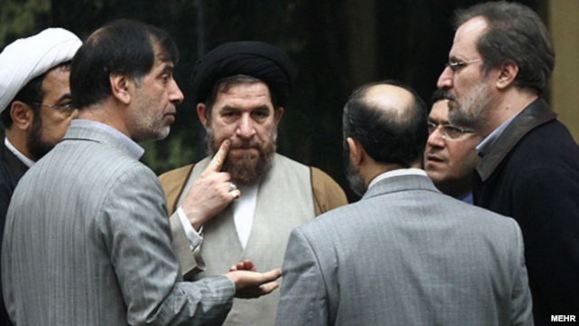 ادامه جنجال‌ها بر سر طرح سوال مجلس از محمود احمدی‌نژاد