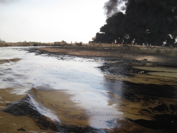 آلودگی نفتی بی حساب شرکت ملی نفت ایران در باتلاقها و رودخانه های اهواز
