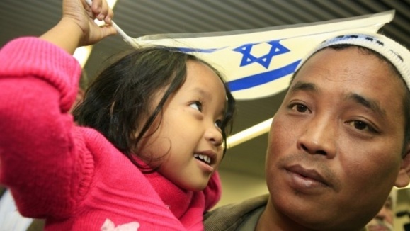 .اعضای قبیله گمشده بنیاسرائیل از هند به اسرائیل مهاجرت میکنند .اعضای قبیله گمشده بنیاسرائیل از هند به اسرائیل مهاجرت میکنند