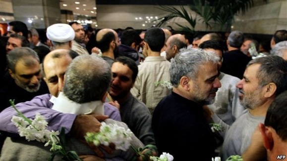 ماموران ایرانی آزاد شده در سوریه وارد تهران شدند