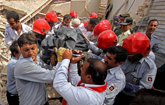 عکس آرشیوی از حادثه انفجار دو واحد مسكوني در منطقه كمپلوي اهواز كه براثر نشت گاز در سال گذشته عکس آرشیوی از حادثه انفجار دو واحد مسكوني در منطقه كمپلوي اهواز كه براثر نشت گاز در سال گذشته