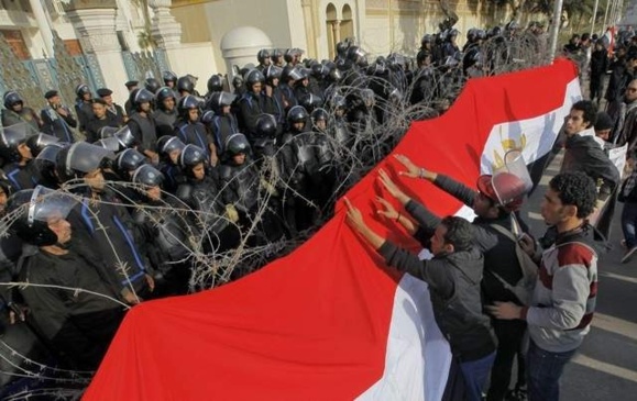 در پی تظاهرات پورت سعید، رییس جمهوری مصر ۳۰ روز در سه شهرحالت اضطراری اعلام کرد