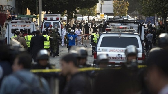انفجار در دفتر مرکزی شرکت نفت مکزیک بیش از بیست کشته برجای گذاشت