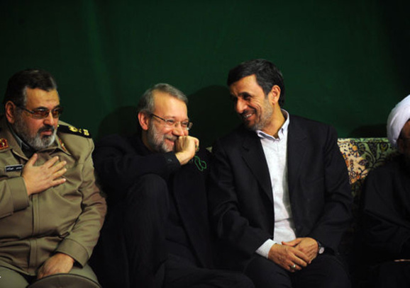 واکنش احمدی نژاد به دستگیری مرتضوی: قوه قضائيه بايد متعلق به ملت و نه يک سازمان ويژه خانوادگي باشد واکنش احمدی نژاد به دستگیری مرتضوی: قوه قضائيه بايد متعلق به ملت و نه يک سازمان ويژه خانوادگي باشد
