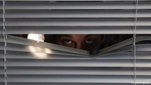 اسپانیا سه نفر را به اتهام خبرچینی علیه اپوزیسیون ایران دستگیر کرد اسپانیا سه نفر را به اتهام خبرچینی علیه اپوزیسیون ایران دستگیر کرد