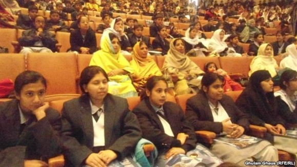 چرا پاکستانی ها علاقمند آموختن زبان چینی اند؟ چرا پاکستانی ها علاقمند آموختن زبان چینی اند؟