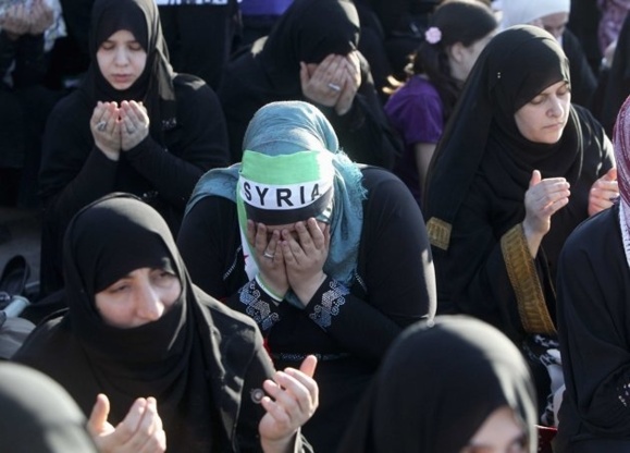 پنج هزار پناهجوی سوری در آلمان پذیرفته میشوند پنج هزار پناهجوی سوری در آلمان پذیرفته میشوند