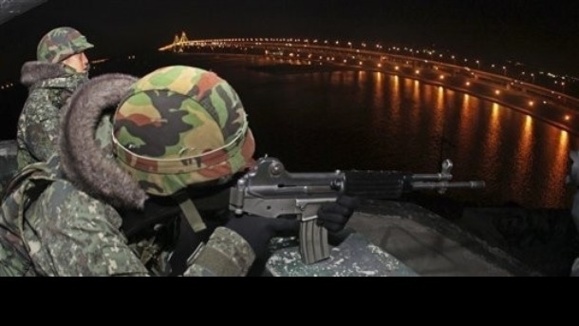 کره جنوبی به هر گونه اقدام تحريک آميز کره شمالی، سريع و قاطع واکنش نشان خواهد داد کره جنوبی به هر گونه اقدام تحريک آميز کره شمالی، سريع و قاطع واکنش نشان خواهد داد