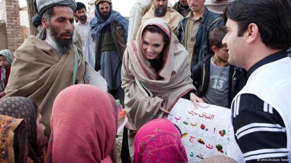 کمک ۴۵ هزار دلاری آنجلینا جولی به خیریه ملاله کمک ۴۵ هزار دلاری آنجلینا جولی به خیریه ملاله