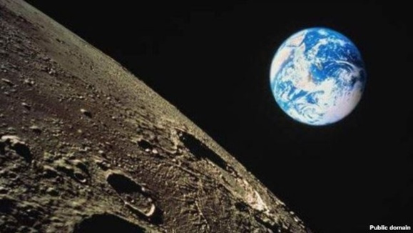 کره زمين و ماه به مرور از يکديگر فاصله می گيرند