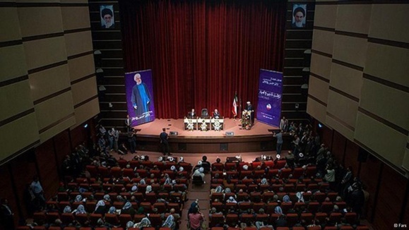 روحانی در حضور نزدیکان رفسنجانی اعلام کاندیداتوری کرد روحانی در حضور نزدیکان رفسنجانی اعلام کاندیداتوری کرد