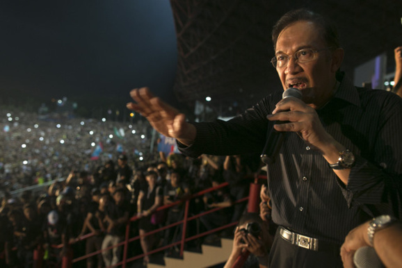چهل هزار مالزيايی عليه نتايج انتخابات پارلمانی اين کشور تظاهرات کردند