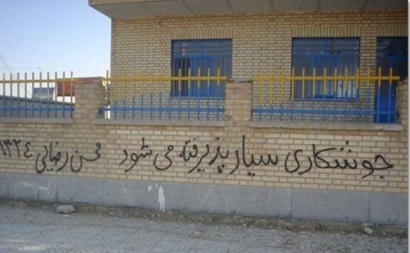 سرقت کفش های محسن رضایی در مسجد محل سخنرانی سرقت کفش های محسن رضایی در مسجد محل سخنرانی