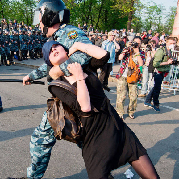 هزاران نفر در مسکو علیه سیاست‌های ولادیمیر پوتین راهپیمایی کردند