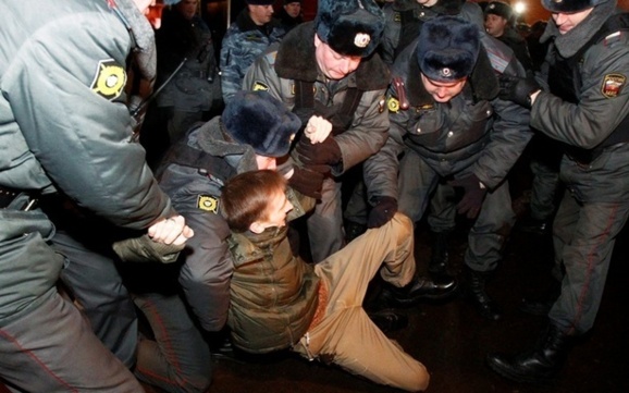هزاران نفر در مسکو علیه سیاست‌های ولادیمیر پوتین راهپیمایی کردند