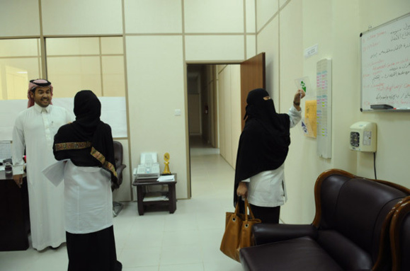 گزارشی از کارکنان زن و مرد سعودی شاغل در شرکت چند رسانه ای و خصوصی روتانا در شهر الریاض+ عکس
