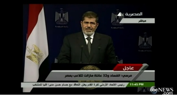 محمد مرسی: با رای مردم رئیس‌جمهور شدم؛ کنار نمی‌روم