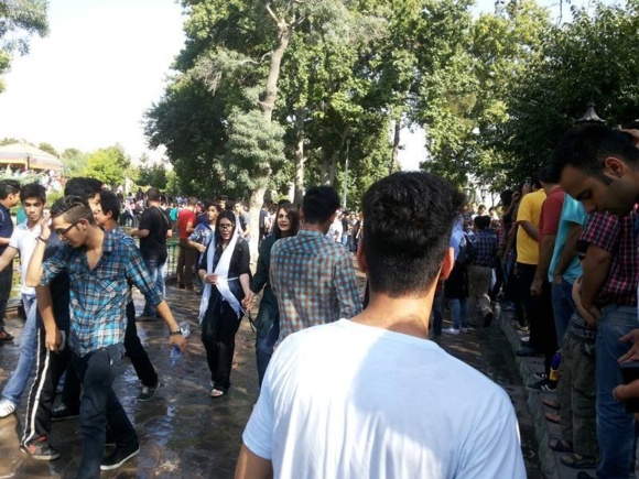 دستگیری دهها جوان دختر و پسر در مراسم آب بازی شهر کرج + عکس دستگیری دهها جوان دختر و پسر در مراسم آب بازی شهر کرج + عکس