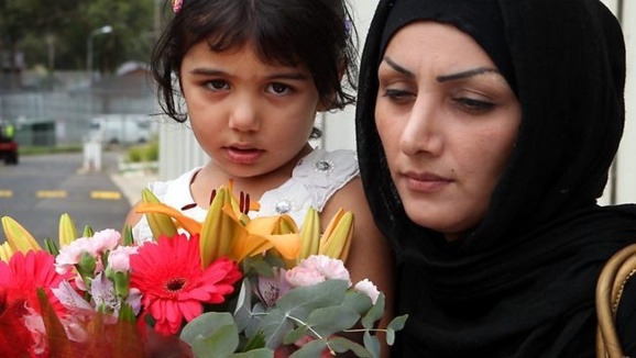 میسا القادری پناهجوی دیگری که همسر و فرزندان خود را در مسیر استرالیا از دست داد میسا القادری پناهجوی دیگری که همسر و فرزندان خود را در مسیر استرالیا از دست داد