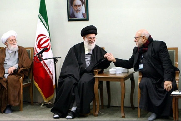 دکتر کمال الهلباوی یکی از رهبران اخوان المسلمین مصر در کنار خامنه ای دکتر کمال الهلباوی یکی از رهبران اخوان المسلمین مصر در کنار خامنه ای