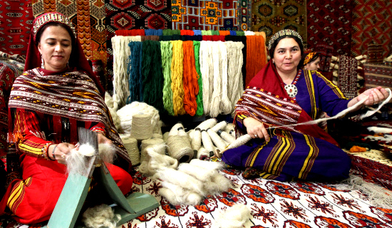 «دنیا یک قالین است» تصویر زنده گی زنان ترکمن افغان