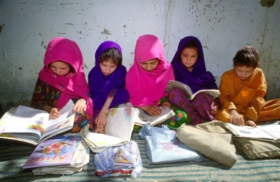 افغانستان پیشتر از ایران انتشار کتابهای درسی به زبان قومیتها را شروع کرد افغانستان پیشتر از ایران انتشار کتابهای درسی به زبان قومیتها را شروع کرد
