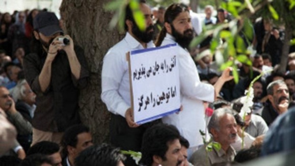 یک پیرو دیگر "اهل حق" در اعتراض به تبعیض خودسوزی کرد یک پیرو دیگر "اهل حق" در اعتراض به تبعیض خودسوزی کرد