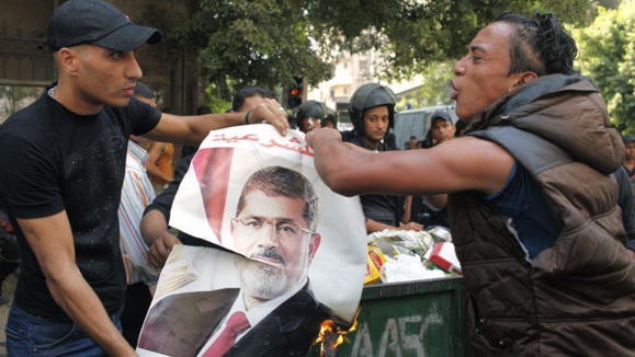 صدها تن از حامیان محمد مرسی در حمله نیروهای امنیتی مصر کشته ومجروح شدند