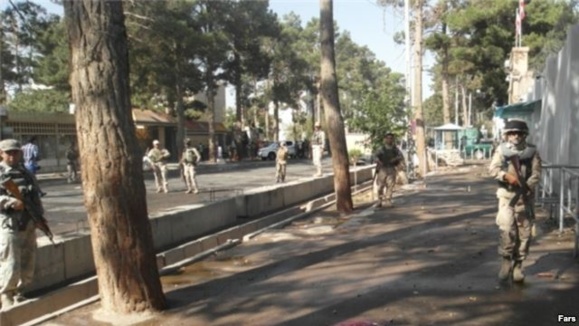 کنسولگری ایران در هرات به آتش کشیده شد؛ مرگ دستکم یک نفر کنسولگری ایران در هرات به آتش کشیده شد؛ مرگ دستکم یک نفر