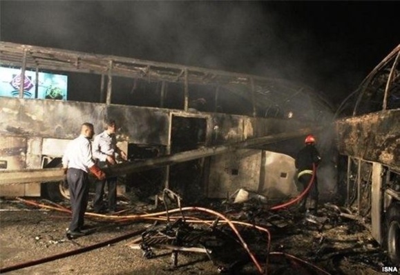 تصادف و انفجار در جاده تهرانـ قم ۴۴ کشته بر جای گذاشت تصادف و انفجار در جاده تهرانـ قم ۴۴ کشته بر جای گذاشت