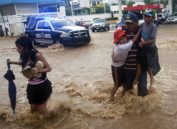دست کم 20 نفر در جریان دو توفان قدرتمند در مکزیک کشته شدند+عکس